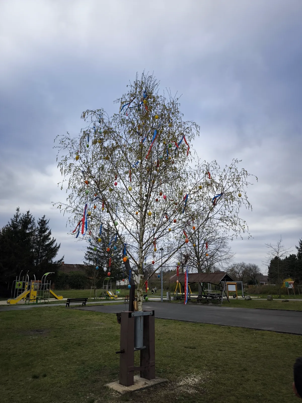 Osterbaumstellen in Geierswalde 2025