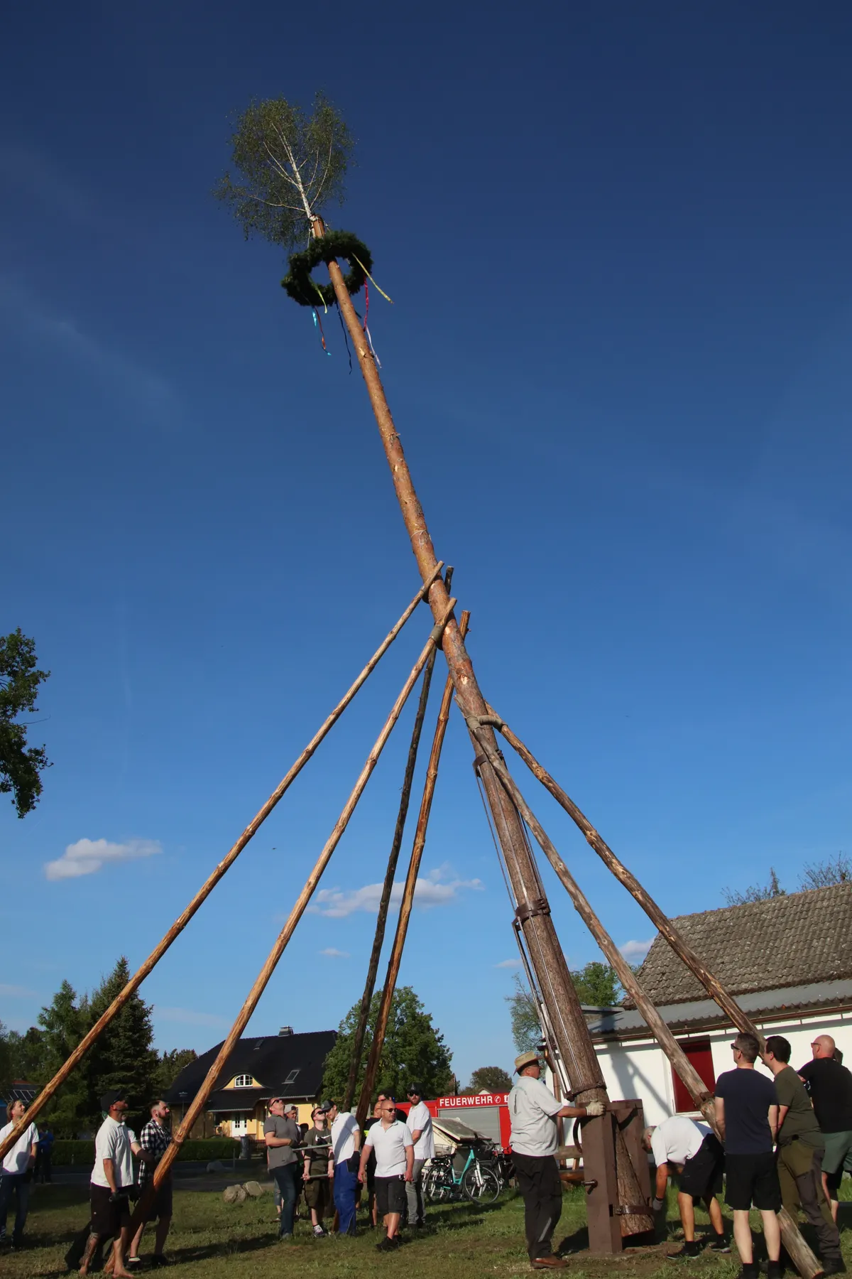 Maibaumstellen in Geierswalde 2025